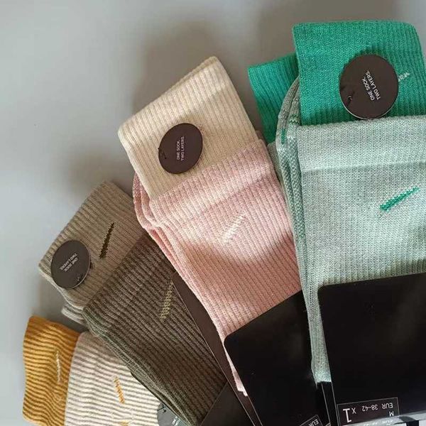 fashion sports socks women men funny cute school girls cotton embroidery colorful woman sox brand designer 17 color white black
fashion sports socks women men funny cute school girls cotton embroidery colorful woman sox brand designer 17 color white black