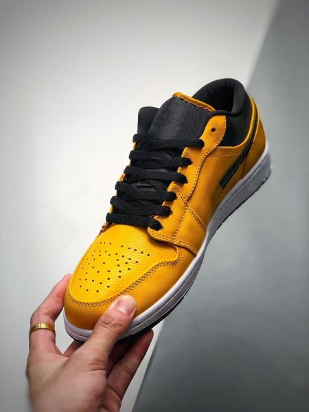 wholesale original classic basketball shoes men women jumpman 1 1s low university gold black white outdoor designer sneakers
wholesale original classic basketball shoes men women jumpman 1 1s low university gold black white outdoor designer sneakers