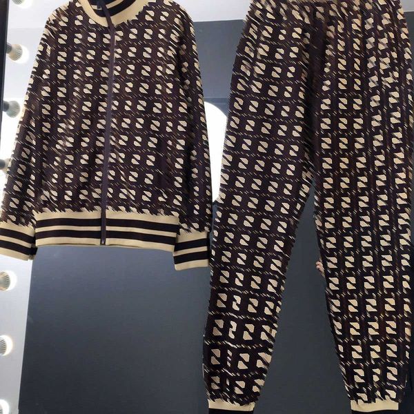 23ss designer brand tracksuit european american famous high-quality fashion trend leisure foreign trade export sports suit womens wear women, Gray
23ss designer brand tracksuit european american famous high-quality fashion trend leisure foreign trade export sports suit womens wear women, Gray