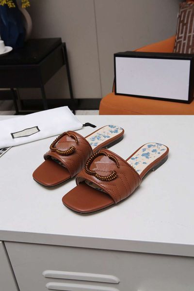 summer slippers female designer black and white slippers outdoor beach sandals anti-slip sandals embossed skateboard flats k601
summer slippers female designer black and white slippers outdoor beach sandals anti-slip sandals embossed skateboard flats k601