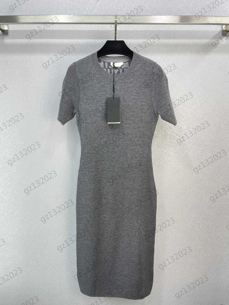 knitted dress double f letter jacquard crewneck short sleeves dress corset waist cut fashion designer brand maxiskit womens designer clothin, Black;gray
knitted dress double f letter jacquard crewneck short sleeves dress corset waist cut fashion designer brand maxiskit womens designer clothin, Black;gray