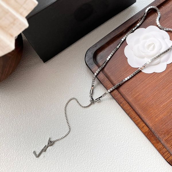 luxury designer women necklace choker asymmetric chain 925 silver plated stainless steel letter pendant necklaces for women jewelry
luxury designer women necklace choker asymmetric chain 925 silver plated stainless steel letter pendant necklaces for women jewelry