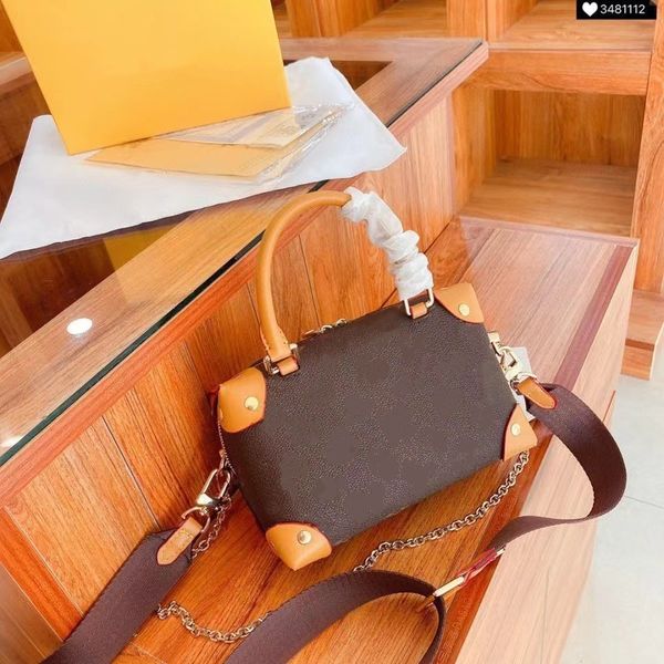 5aa designer one shoulder crossbody bags women's handbag new wallet fashion brand design chain retro presbyopia handle portable tote ba
5aa designer one shoulder crossbody bags women's handbag new wallet fashion brand design chain retro presbyopia handle portable tote ba