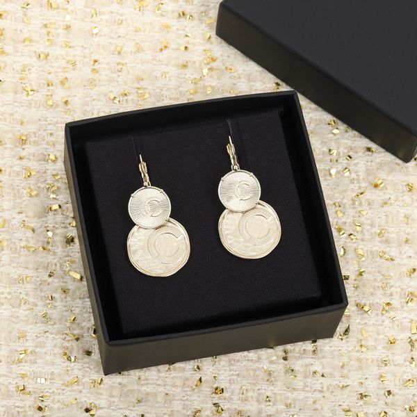 2023 luxury quality charm double round shape drop earring with words design in 18k gold plated have box stamp p3238a, Golden
2023 luxury quality charm double round shape drop earring with words design in 18k gold plated have box stamp p3238a, Golden