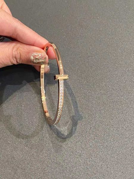 factory designer bangle gfwy t home 1 semi diamond bracelet v gold version 925 silver plated 18k rose wide and narrow letter bracelet, Black
factory designer bangle gfwy t home 1 semi diamond bracelet v gold version 925 silver plated 18k rose wide and narrow letter bracelet, Black