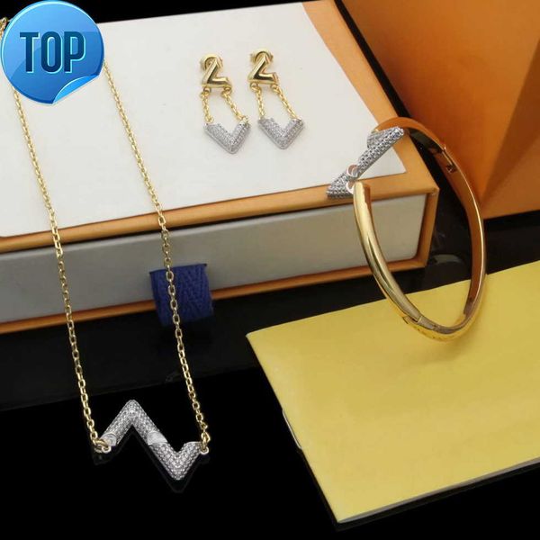 europe america fashion jewelry sets lady womens gold/silver-color metal engraved v initials setting diamond volt necklace bracelet earrings, Black
europe america fashion jewelry sets lady womens gold/silver-color metal engraved v initials setting diamond volt necklace bracelet earrings, Black