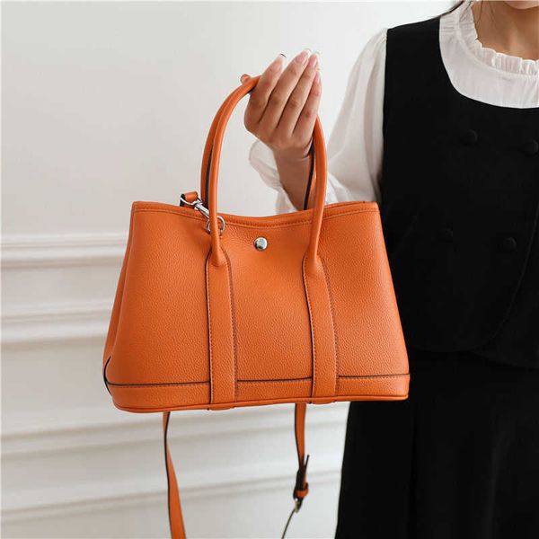 h gardenparty luxurys handbags advanced portable women s large capacity garden commuting single shoulder messenger fashion class
h gardenparty luxurys handbags advanced portable women s large capacity garden commuting single shoulder messenger fashion class