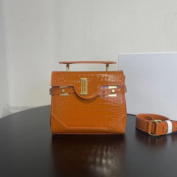 high-end leather handbag women's crossbody bag luxury design crocodile print portable tote bag fashion everything large strap messenger
high-end leather handbag women's crossbody bag luxury design crocodile print portable tote bag fashion everything large strap messenger