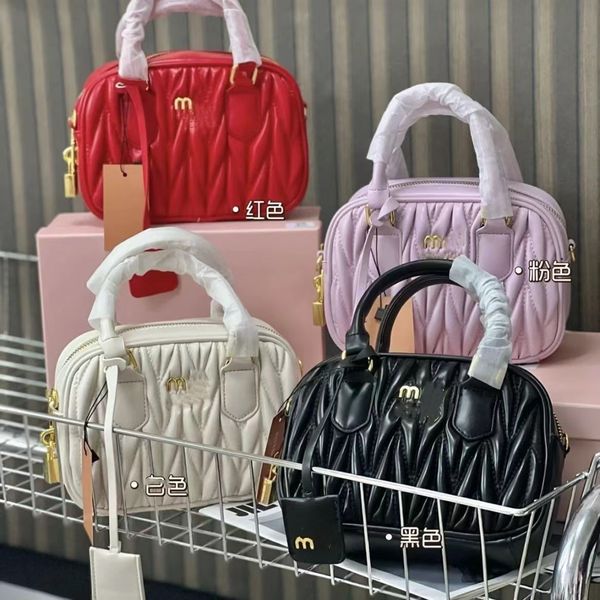 2023 new fashion brand women's bag light luxury bag flower niche designer women shoulder upscale texture bag that night
2023 new fashion brand women's bag light luxury bag flower niche designer women shoulder upscale texture bag that night