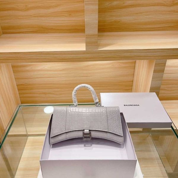 designer luxury for womens bags handbag b-shaped paris single shoulder messenger fashion balencigas shoulder oblique span wallet versatile t
designer luxury for womens bags handbag b-shaped paris single shoulder messenger fashion balencigas shoulder oblique span wallet versatile t