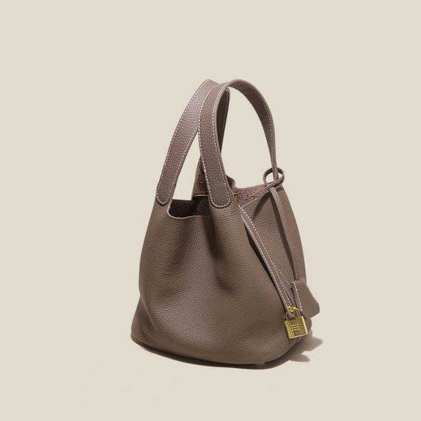 h bag designer original togo cow leather bucket bag in the first layer 2023 autumn and winter new fashion women's vegetable basket hand
h bag designer original togo cow leather bucket bag in the first layer 2023 autumn and winter new fashion women's vegetable basket hand