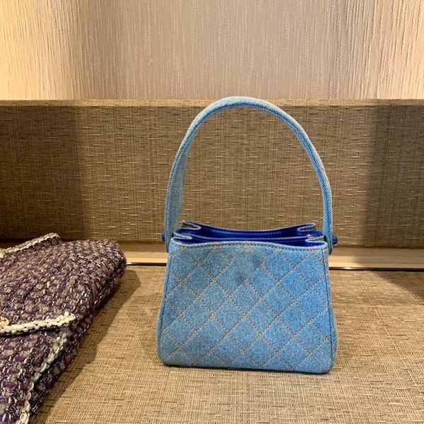 designer woman cross body handbag chain messenger bag lady shoulder crossbody purse handbag hasp bags shoulder shopping purse shoulder handb
designer woman cross body handbag chain messenger bag lady shoulder crossbody purse handbag hasp bags shoulder shopping purse shoulder handb