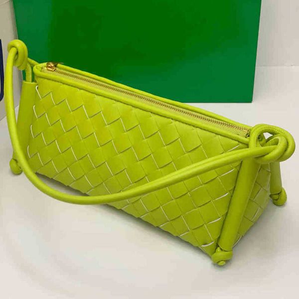 triangle weaving underarm bag women designers baguette handbags shoulder bags classic leather clutch evening bags 220721
triangle weaving underarm bag women designers baguette handbags shoulder bags classic leather clutch evening bags 220721