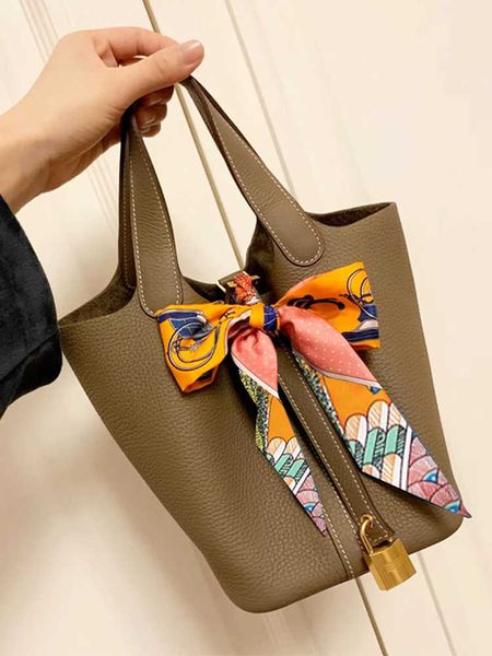 h bag designer original 2023 new simple togo leather vegetable basket bag portable bucket large capacity high-class luxury women's
h bag designer original 2023 new simple togo leather vegetable basket bag portable bucket large capacity high-class luxury women's