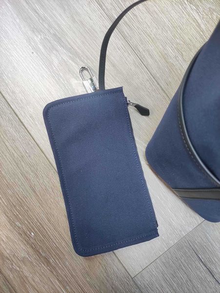 designer original herms sister xiang yan xuan cargo picotin 18 vegetable basket beeswax line cowhide with canvas handbag
designer original herms sister xiang yan xuan cargo picotin 18 vegetable basket beeswax line cowhide with canvas handbag