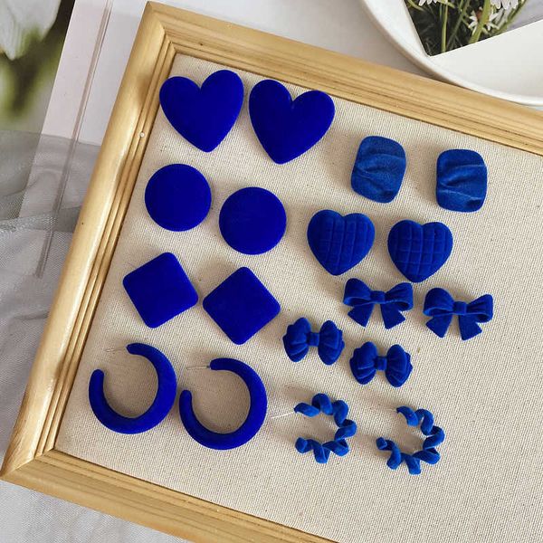 charm romantic royal klein blue d earrings collection heart bow knot circle square geometric pure earrings for women jewelry l230309, Golden
charm romantic royal klein blue d earrings collection heart bow knot circle square geometric pure earrings for women jewelry l230309, Golden