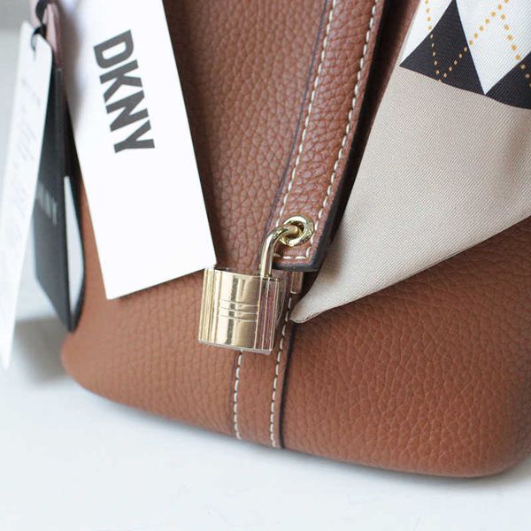 designer original herms dk tangke ny na'er women's bag leather messenger handheld cabbage basket versatile portable simple large c
designer original herms dk tangke ny na'er women's bag leather messenger handheld cabbage basket versatile portable simple large c