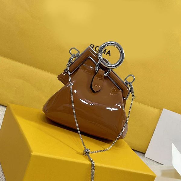 plain handbag purse chain crossbody bag patent leather silver hardware fashion letters coin purse women mini clutch wallet, Red;black
plain handbag purse chain crossbody bag patent leather silver hardware fashion letters coin purse women mini clutch wallet, Red;black