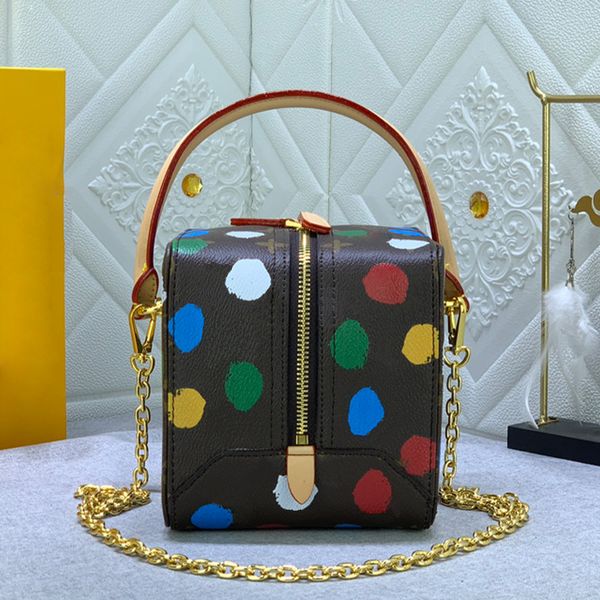 handbag brand luxury bag box bag single shoulder box dice bag pet hand carrying portable small cross-body fashion omnibus chain bag 230812
handbag brand luxury bag box bag single shoulder box dice bag pet hand carrying portable small cross-body fashion omnibus chain bag 230812