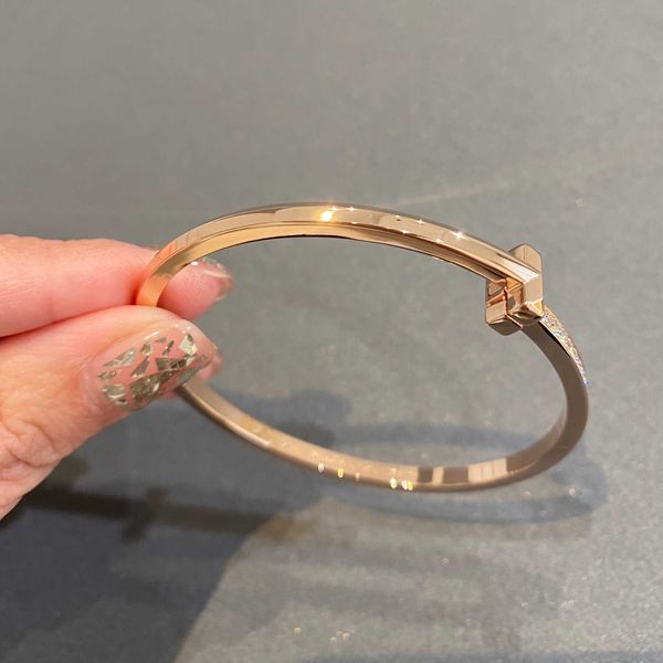 factory designer bangle uul4 v gold ti bracelet second generation double t diamond corner cnc narrow edition stereo smooth, Black
factory designer bangle uul4 v gold ti bracelet second generation double t diamond corner cnc narrow edition stereo smooth, Black