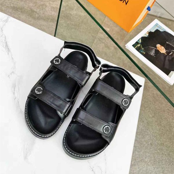 men woman sandals summer fashion slippers thick bottom louiseity chunky rubber slides platform alphabet lady viutonity bright leather heel s
men woman sandals summer fashion slippers thick bottom louiseity chunky rubber slides platform alphabet lady viutonity bright leather heel s