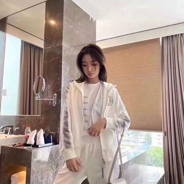 23ss designer brand tracksuit autumn new womens fashion casual letter f sports suit womens clothing, Gray
23ss designer brand tracksuit autumn new womens fashion casual letter f sports suit womens clothing, Gray