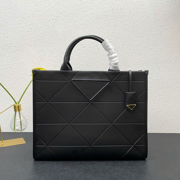 saffiano tote bags women's leather design handbag retro large space shopping bag rhombic plaid long shoulder strap travel bag 28-39cm
saffiano tote bags women's leather design handbag retro large space shopping bag rhombic plaid long shoulder strap travel bag 28-39cm