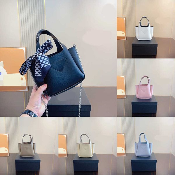 crossbody bag chain designer bag women designers shoulder bags handbags ladies classic fashion handbag with silk scarf 230224
crossbody bag chain designer bag women designers shoulder bags handbags ladies classic fashion handbag with silk scarf 230224