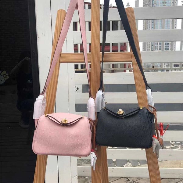 2023 luxury bags original designer new lindys bag mini pillow leather layer cowhide women's single shoulder cross-body portable doctor
2023 luxury bags original designer new lindys bag mini pillow leather layer cowhide women's single shoulder cross-body portable doctor