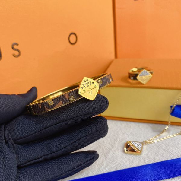designer necklaces earring set brand gold diamond bracelet designer jewelry ring monogram love bracelet romantic girl ring multi-size, Black
designer necklaces earring set brand gold diamond bracelet designer jewelry ring monogram love bracelet romantic girl ring multi-size, Black
