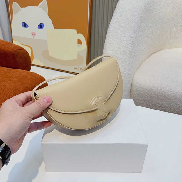 shoulder bags crossbody purses designer woman handbag simple half moon underarm tote luxury bag women leather bags buckle 221126
shoulder bags crossbody purses designer woman handbag simple half moon underarm tote luxury bag women leather bags buckle 221126