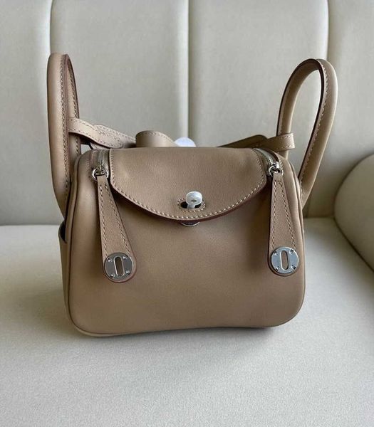 2023h luxury bags original designer new swift layer cow leather mini lindys bag medicine case single shoulder messenger small square doctor
2023h luxury bags original designer new swift layer cow leather mini lindys bag medicine case single shoulder messenger small square doctor