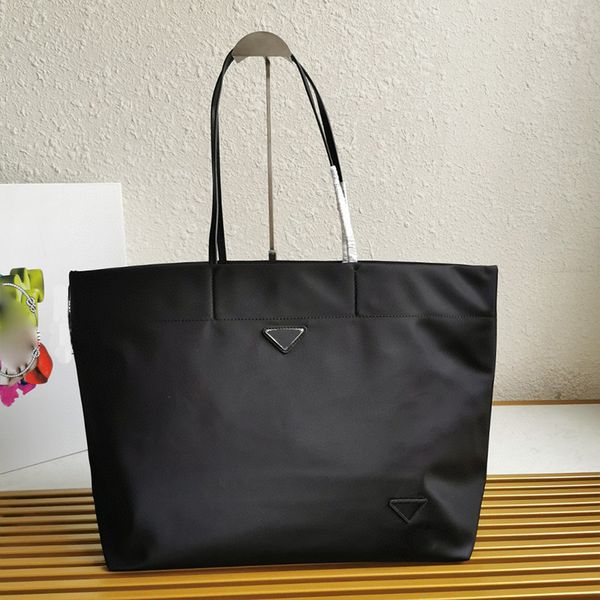 designer bag large capacity tote waterproof nylon crossbody bag men's and womens fashion simple shopping bags
designer bag large capacity tote waterproof nylon crossbody bag men's and womens fashion simple shopping bags