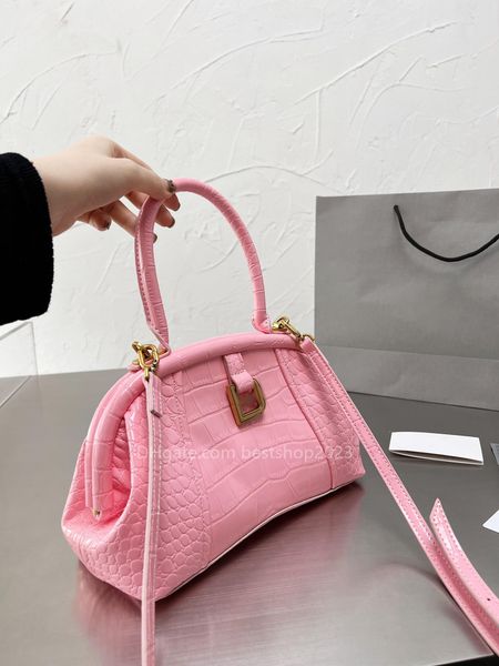 crossbody handbag shell bag fashion show style shoulder bag wrist bag multi-color optional 26 * 16cm
crossbody handbag shell bag fashion show style shoulder bag wrist bag multi-color optional 26 * 16cm