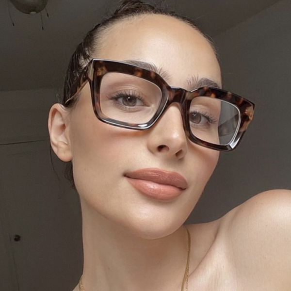 Pooh's new fashion square rice spike glasses frame European and American flat glasses INS glasses frame women's concave shape
Pooh's new fashion square rice spike glasses frame European and American flat glasses INS glasses frame women's concave shape