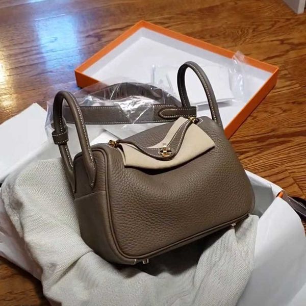 2023 luxury bags original designer new leather women's bag layer cowhide lindys gold button doctor single shoulder portable medicine 7
2023 luxury bags original designer new leather women's bag layer cowhide lindys gold button doctor single shoulder portable medicine 7