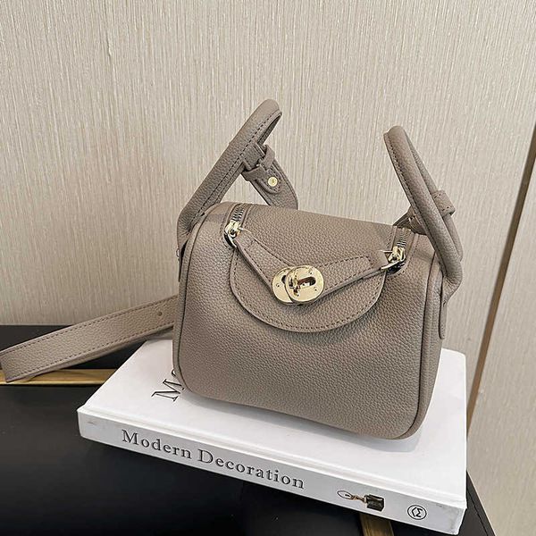 new original designer luxury bags western-style versatile crossbody bag women's fashion mini lindys doctor soft leather shoulder pillow
new original designer luxury bags western-style versatile crossbody bag women's fashion mini lindys doctor soft leather shoulder pillow