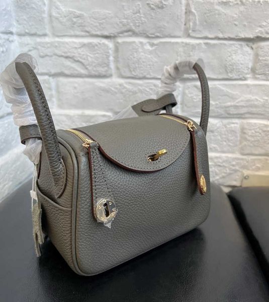 2023 luxury bags original designer new h family shrunken leather head layer cow lindys bag doctor medicine box portable shoulder women'
2023 luxury bags original designer new h family shrunken leather head layer cow lindys bag doctor medicine box portable shoulder women'