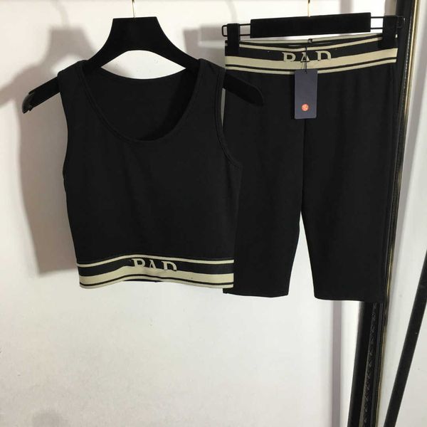 23ss designer brand women yoga sports suit letter webbing closed waist vest stretch slimming shorts five points leggings womens clothing, Gray
23ss designer brand women yoga sports suit letter webbing closed waist vest stretch slimming shorts five points leggings womens clothing, Gray