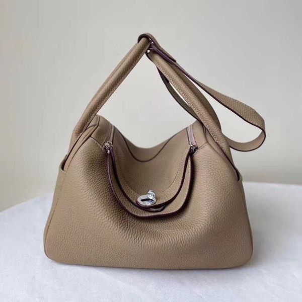 designer luxury bags lychee original grain lindys bag large capacity doctor leather women cowhide pillow portable one shoulder messenger zwi
designer luxury bags lychee original grain lindys bag large capacity doctor leather women cowhide pillow portable one shoulder messenger zwi