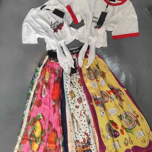 23ss designer brand women skirt set womens printed short-sleeved pleated skirt suit high-quality womens clothing, White
23ss designer brand women skirt set womens printed short-sleeved pleated skirt suit high-quality womens clothing, White