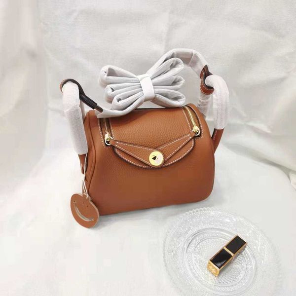 luxury bags original designer 2020 new togo lindi small litchi head layer cow leather single shoulder diagonal span portable doctor's b
luxury bags original designer 2020 new togo lindi small litchi head layer cow leather single shoulder diagonal span portable doctor's b
