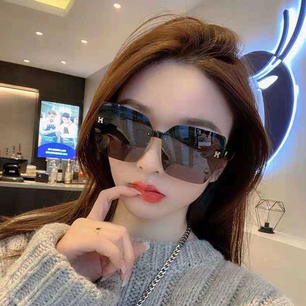 2022h sunglasses women's fashion advanced uv-proof glasses driving large face shows thin new temperament, White;black
2022h sunglasses women's fashion advanced uv-proof glasses driving large face shows thin new temperament, White;black