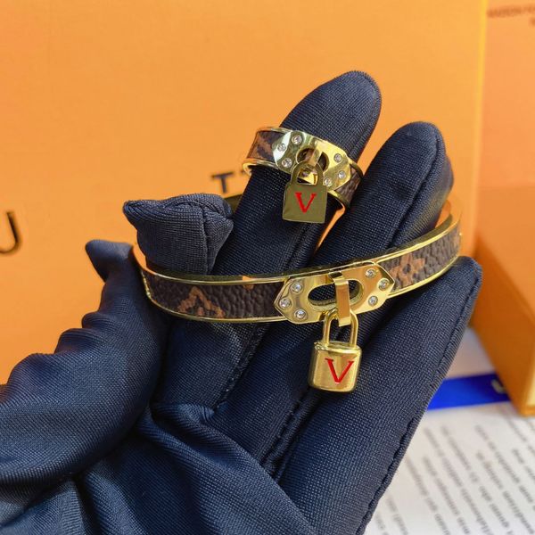designer bracelet ring set 18 gold-plated rings romantic monogram leather lock bracelet fashion versatile ring multi-size family couple gift, Black
designer bracelet ring set 18 gold-plated rings romantic monogram leather lock bracelet fashion versatile ring multi-size family couple gift, Black