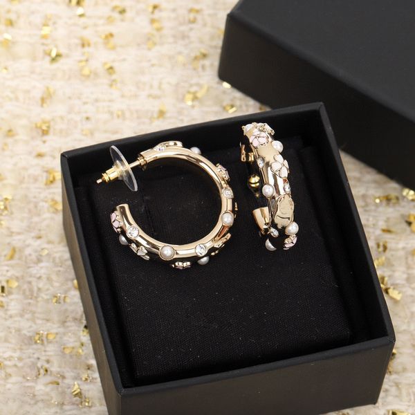 2023 luxury quality charm small round shape with diamond and nature shell beads in 18k gold plated ps3255a, Golden
2023 luxury quality charm small round shape with diamond and nature shell beads in 18k gold plated ps3255a, Golden