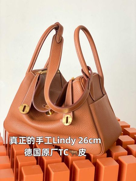 luxury bags original designer tc cow leather wax thread hand-stitched lindys 26cm bag doctor portable shoulder for women have logo51vu
luxury bags original designer tc cow leather wax thread hand-stitched lindys 26cm bag doctor portable shoulder for women have logo51vu