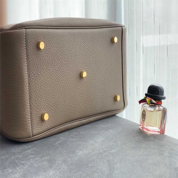 designer original luxury hand bags sewn wax thread h family lindys bag female original factory togo have logo
designer original luxury hand bags sewn wax thread h family lindys bag female original factory togo have logo