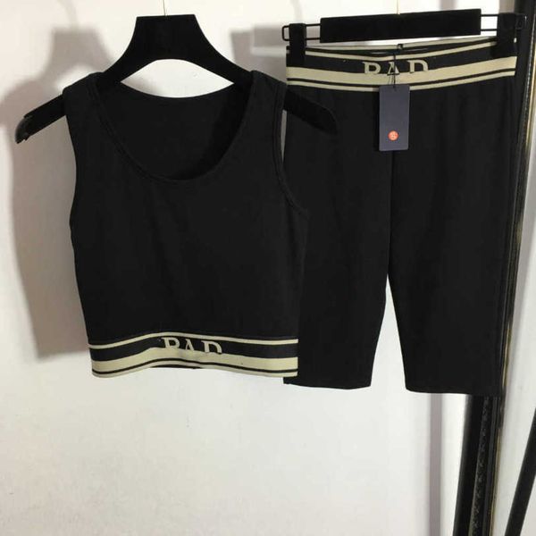 23ss designer brand women yoga sports suit letter webbing closed waist vest stretch slimming shorts five points leggings womens clothing a1, Gray
23ss designer brand women yoga sports suit letter webbing closed waist vest stretch slimming shorts five points leggings womens clothing a1, Gray