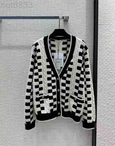 women's sweaters designer 2023 new spring milan runway v neck long sleeve high end jacquard cardigan women wmo7, White;black
women's sweaters designer 2023 new spring milan runway v neck long sleeve high end jacquard cardigan women wmo7, White;black
