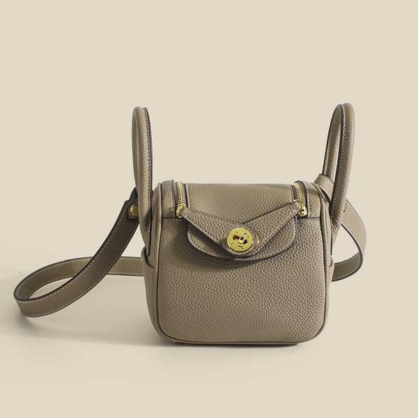 2023 luxury designer bags original new fashion trend mini lindys bag leather women's portable diagonal pillow ks5r
2023 luxury designer bags original new fashion trend mini lindys bag leather women's portable diagonal pillow ks5r